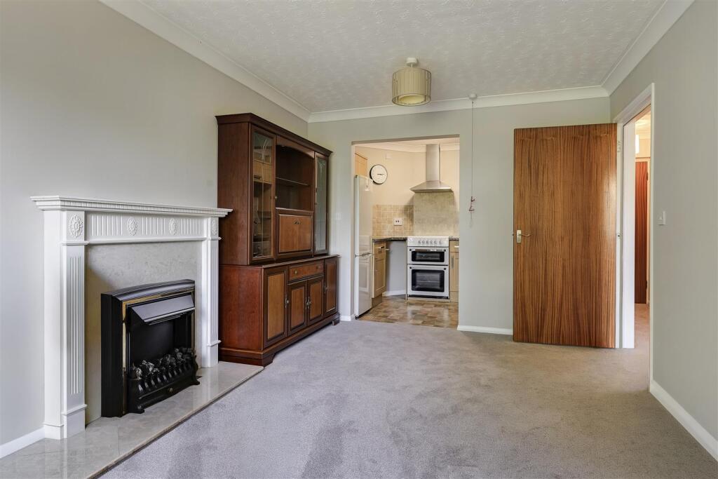 Apartment in Cambridge, Cambridgeshire - View 5