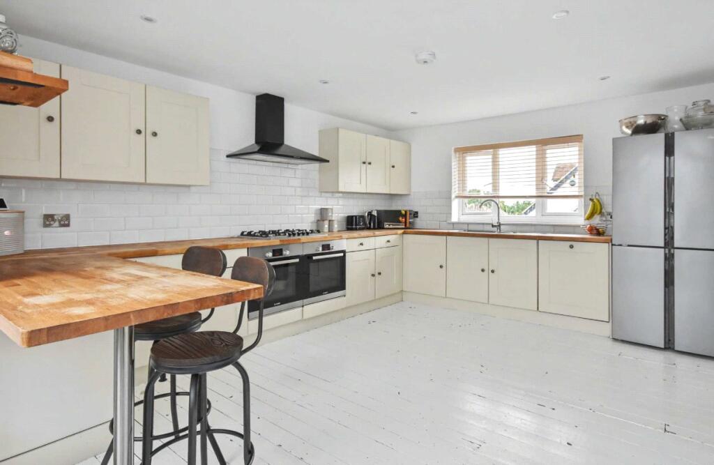 House in Guildford - View 2