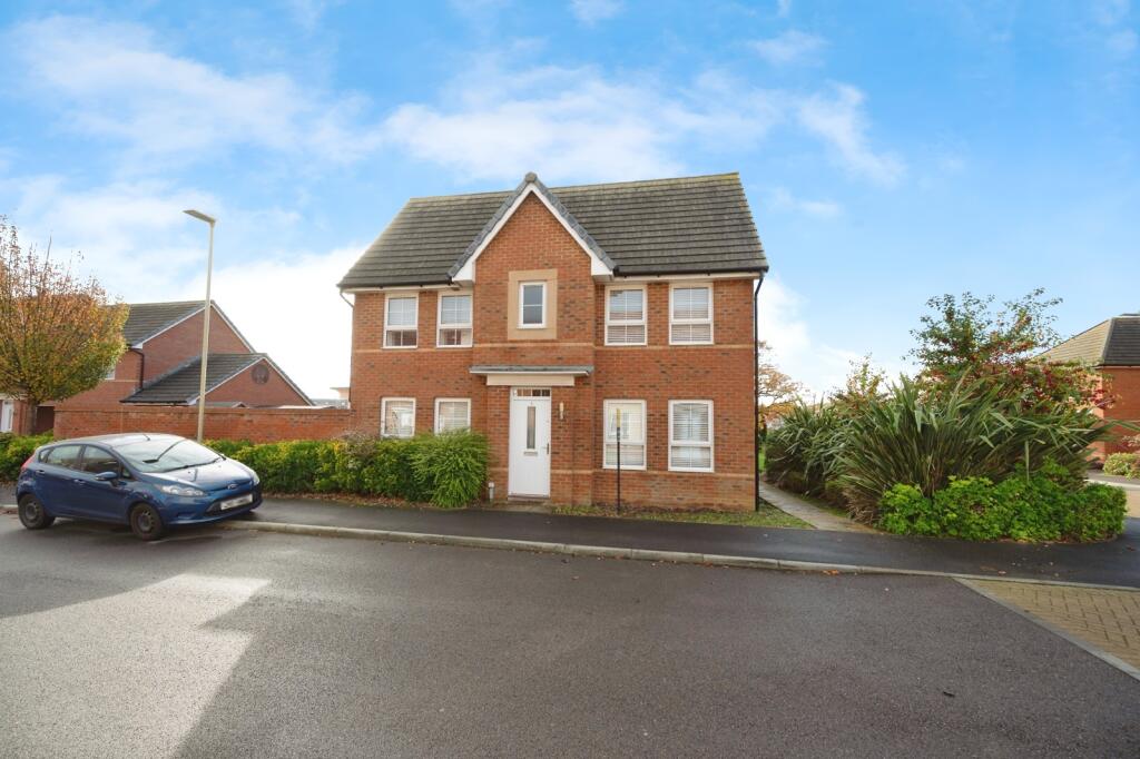 3-bed detached on Signal Way, Hayling Island, Hampshire, PO11, £400,000