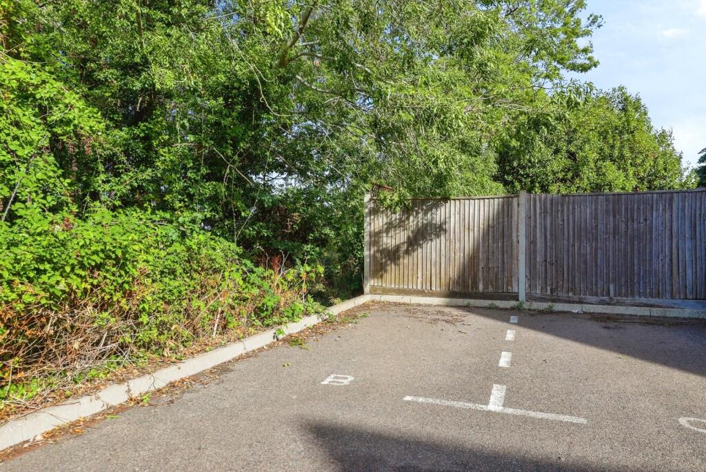 Apartment in Hoo St Werburgh, Medway - View 3