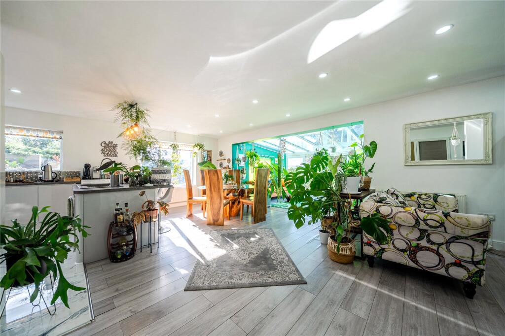 House in Huddersfield - View 4