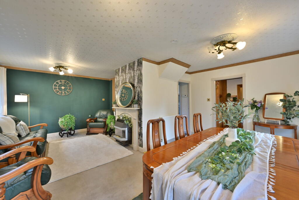 Chequers, 10 Churchill Avenue, Johnstone photo 3