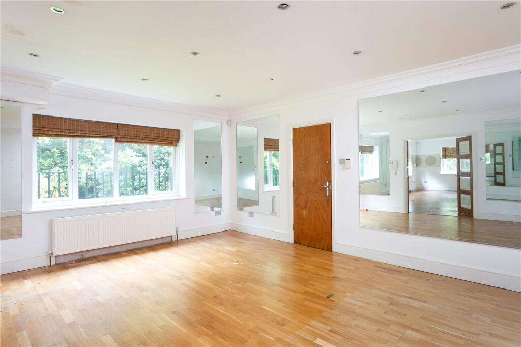 House in Leeds, Primley Park, Alwoodley - More