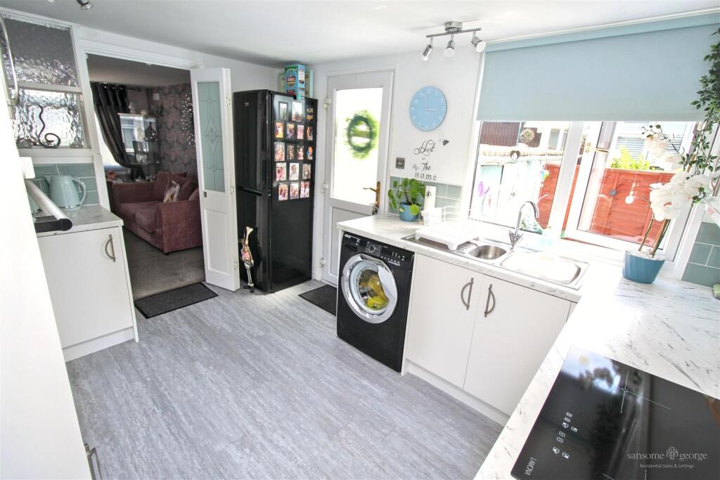House in Three Mile Cross, Shinfield - View 3