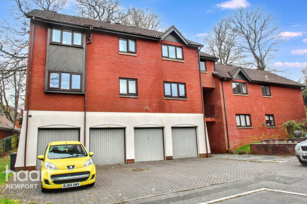 2-bed flat on Kings Acre Fields Park Road, Newport, £185,000