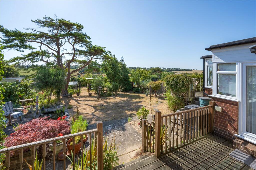 House in Dover, St. Margaret's at Cliffe - View 2