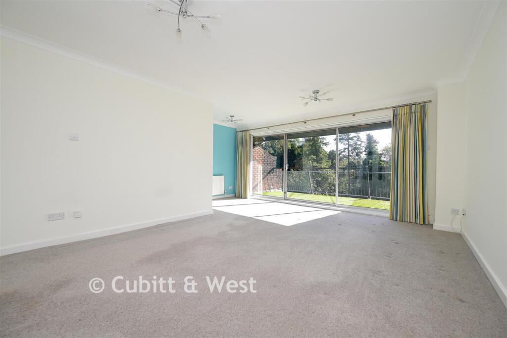 Apartment in Croydon - View 3