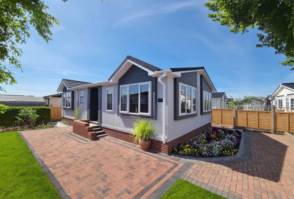 2-bed caravan on Lodge Park, Catterall Gates Lane, PR3, £179,995