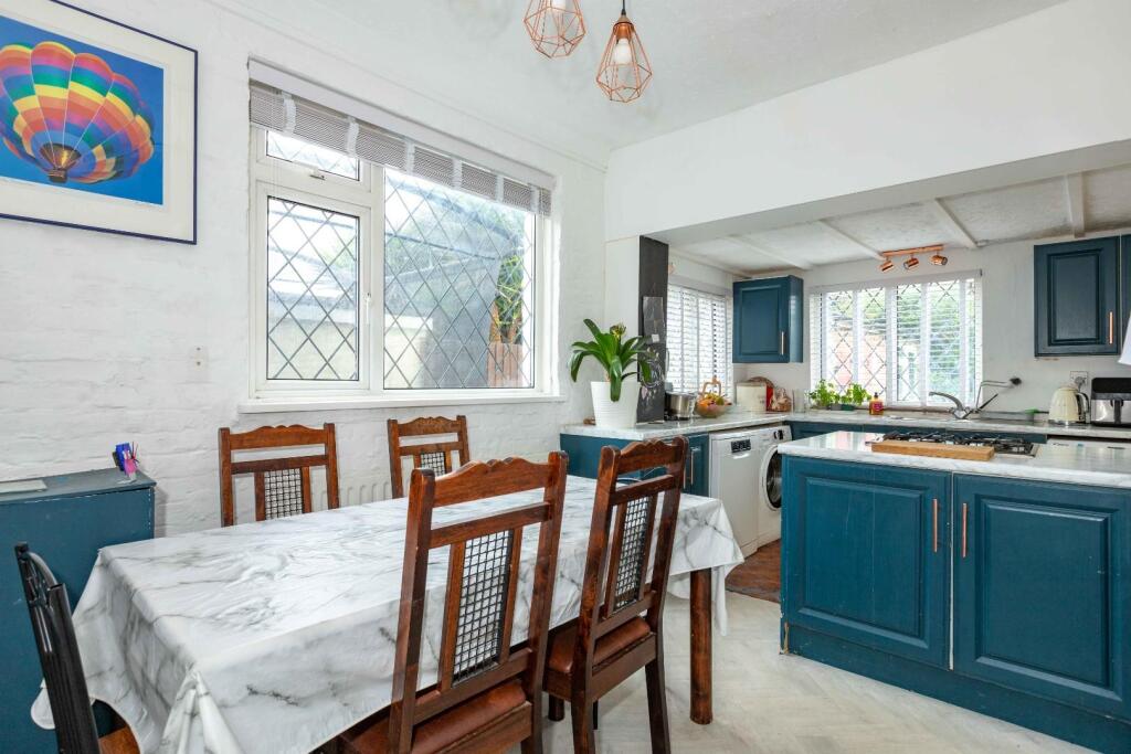 Griffiths Avenue, Lancing photo 5
