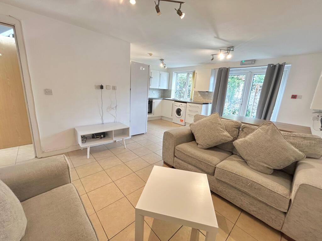 House in Cardiff, Maindy, Cathays - View 5