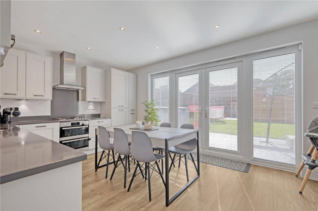 Dixon Mews, Langdon Hills, SS16 photo 2