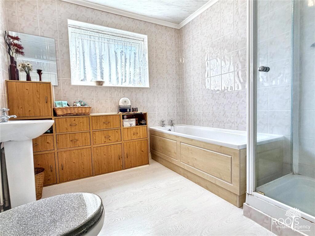 House in Thatcham, West Berkshire - View 6