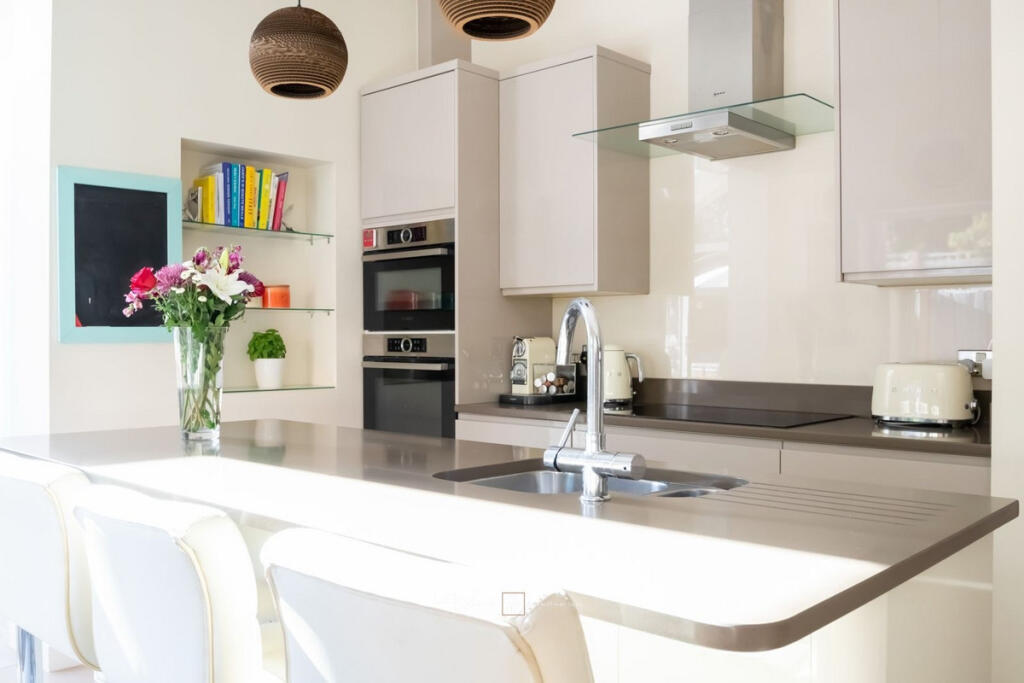 House in Surrey Heath, Camberley - View 3