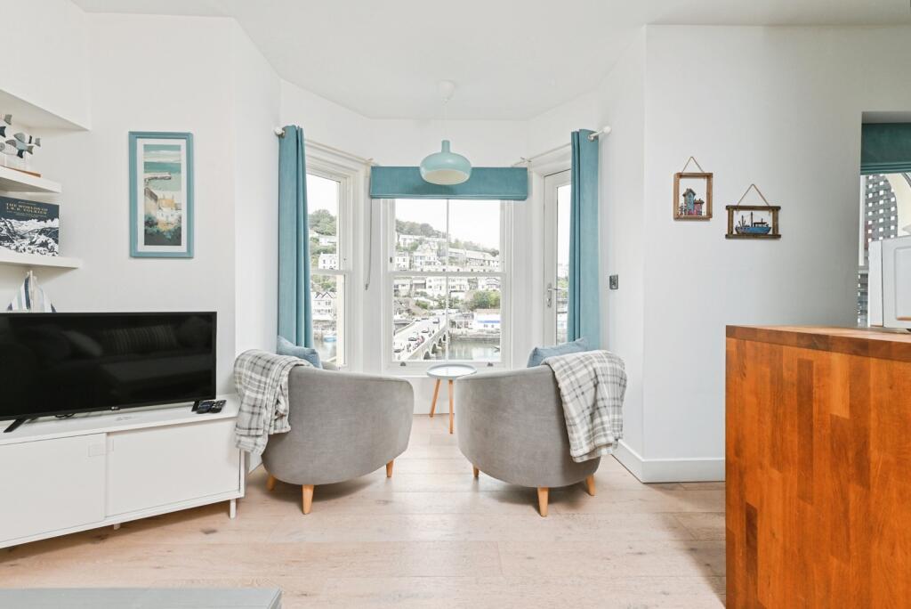 Apartment in Plymouth - More