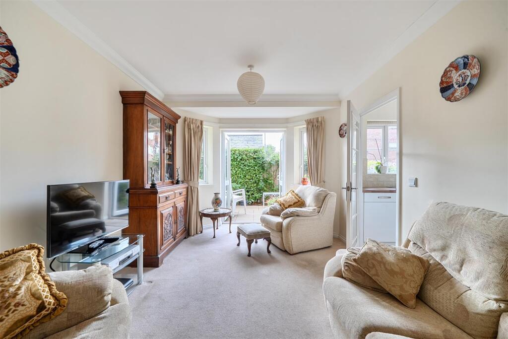 Apartment in Wimborne Minster, Dorset - View 4