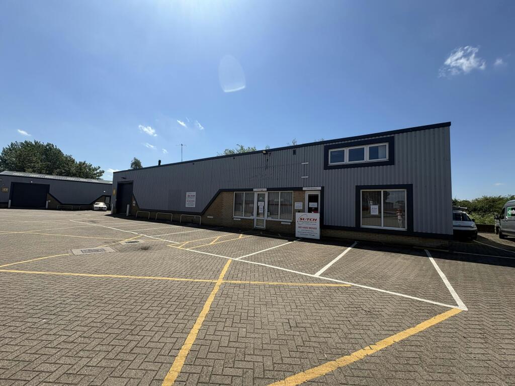 Unit 18 Millbrook Close - External .jpeg