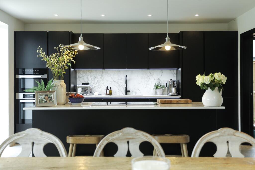 House in Bossingham, Upper Hardres - More