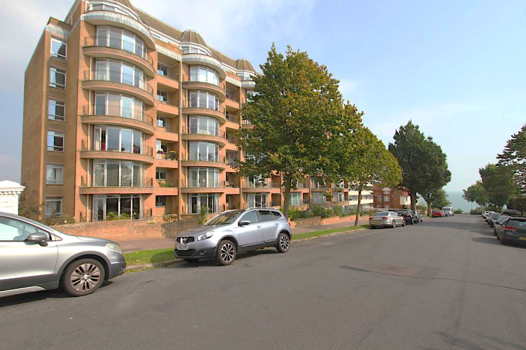 Apartment in Eastbourne, East Sussex - View 2