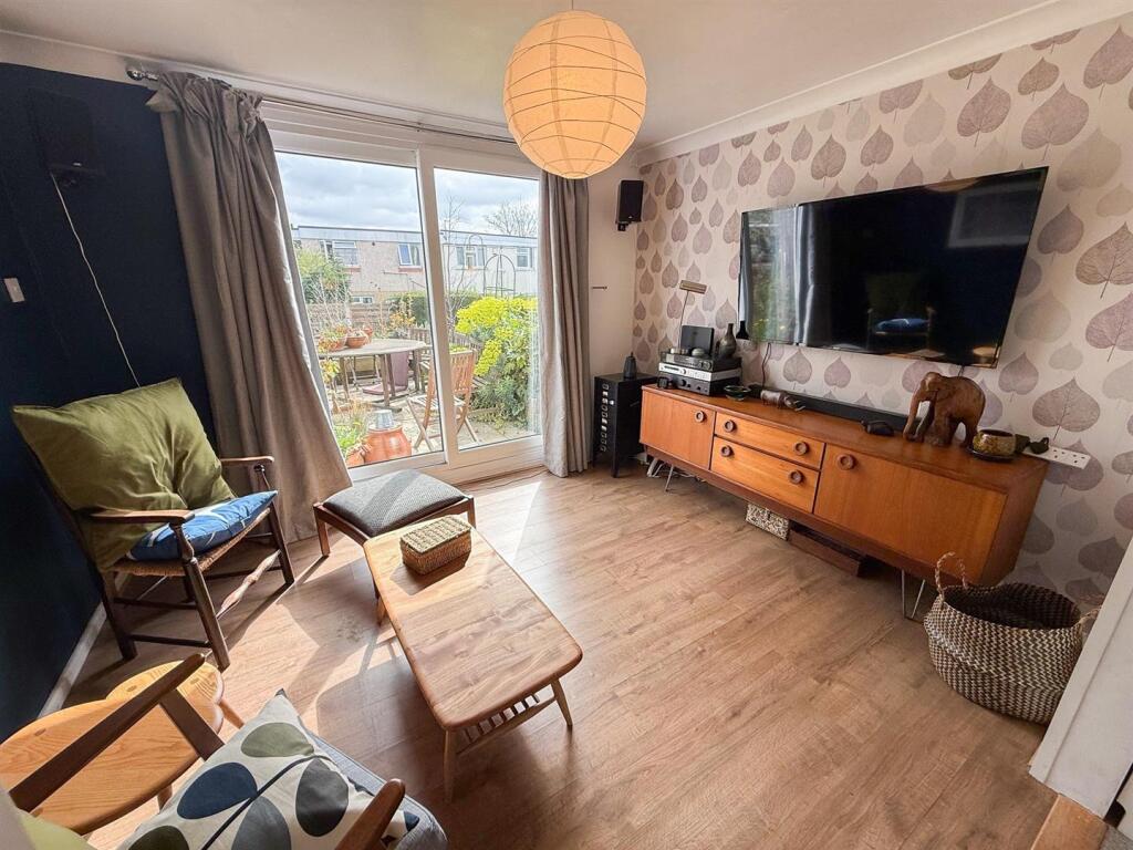 Woodbridge Vale, Kirkstall, Leeds, West Yorkshire. photo 4