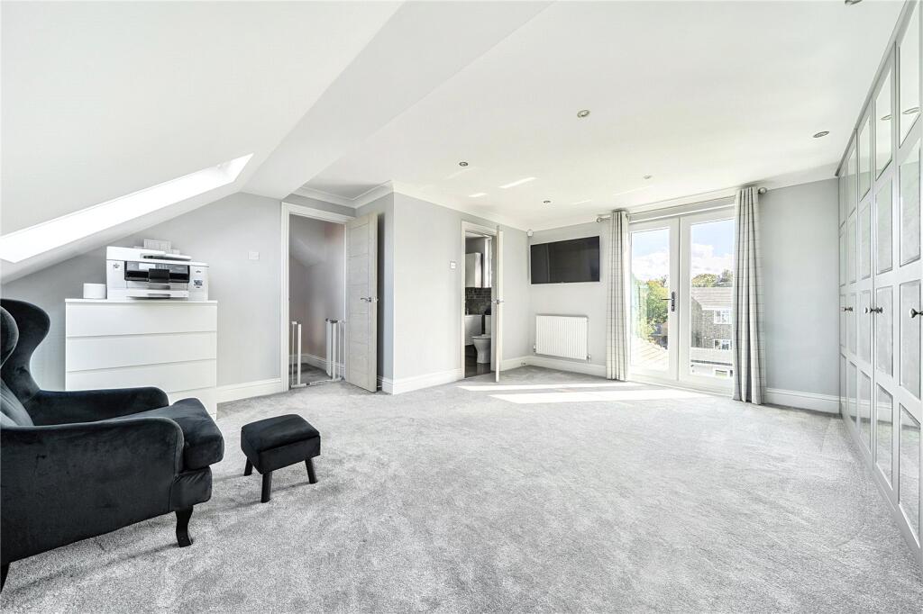 House in Dartford - More