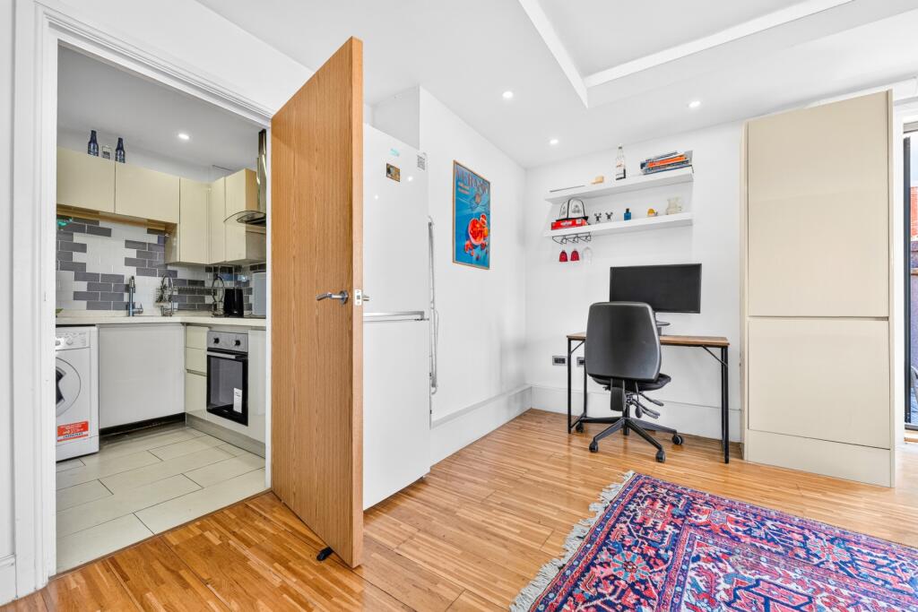 Apartment in London - View 5