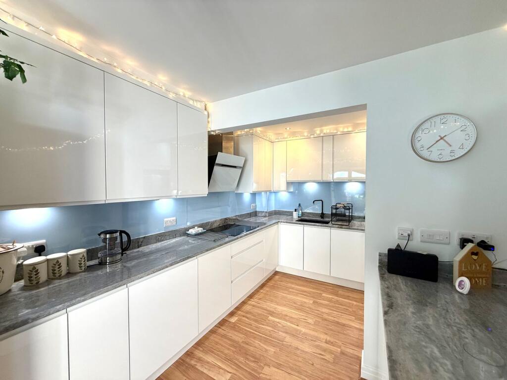 House in Bradford, Keighley - View 6