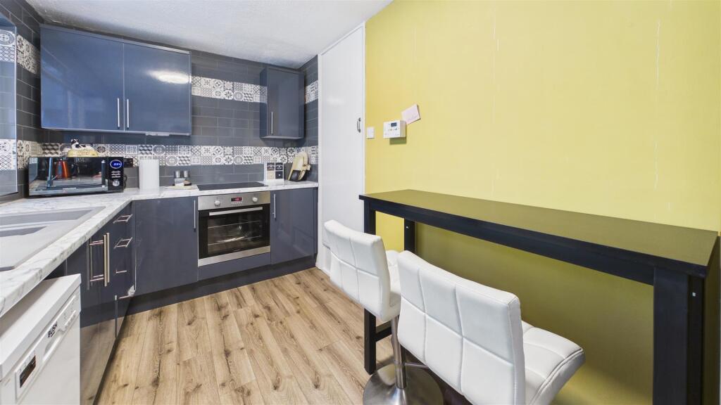Apartment in Dudley, West Midlands - View 3