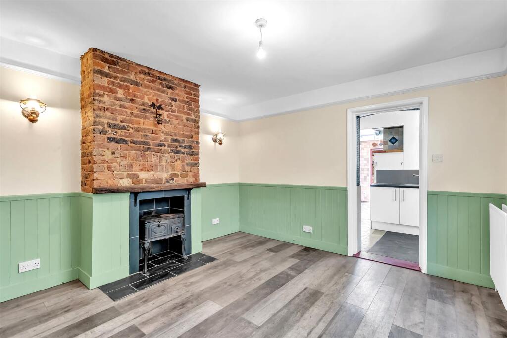 House in Crawley, Northgate - More