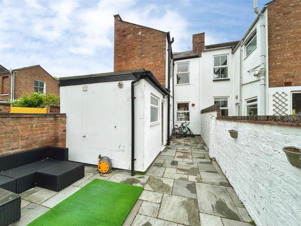House in Warwick, Royal Leamington Spa - View 3