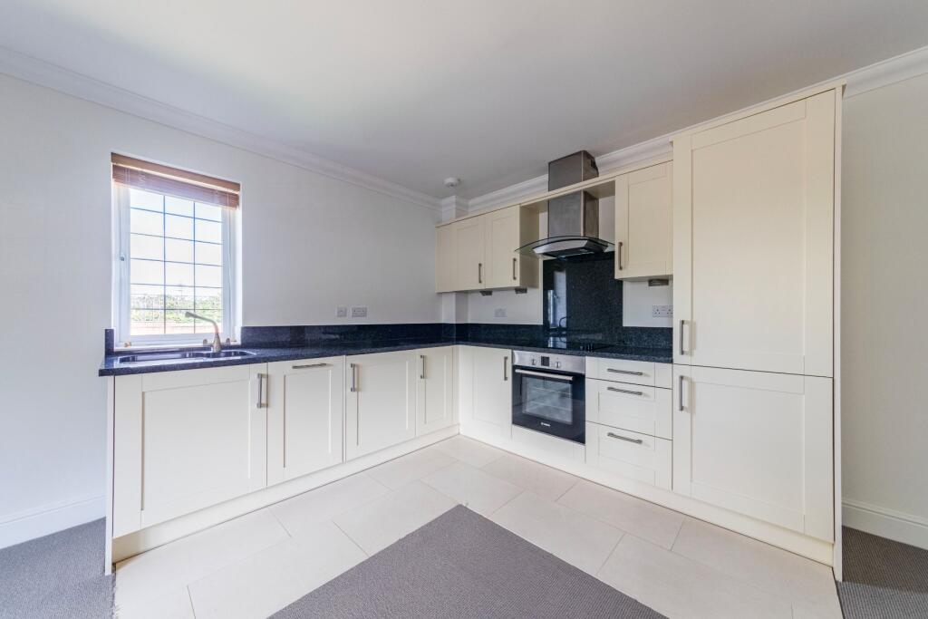 Apartment in Kingston upon Thames - View 4