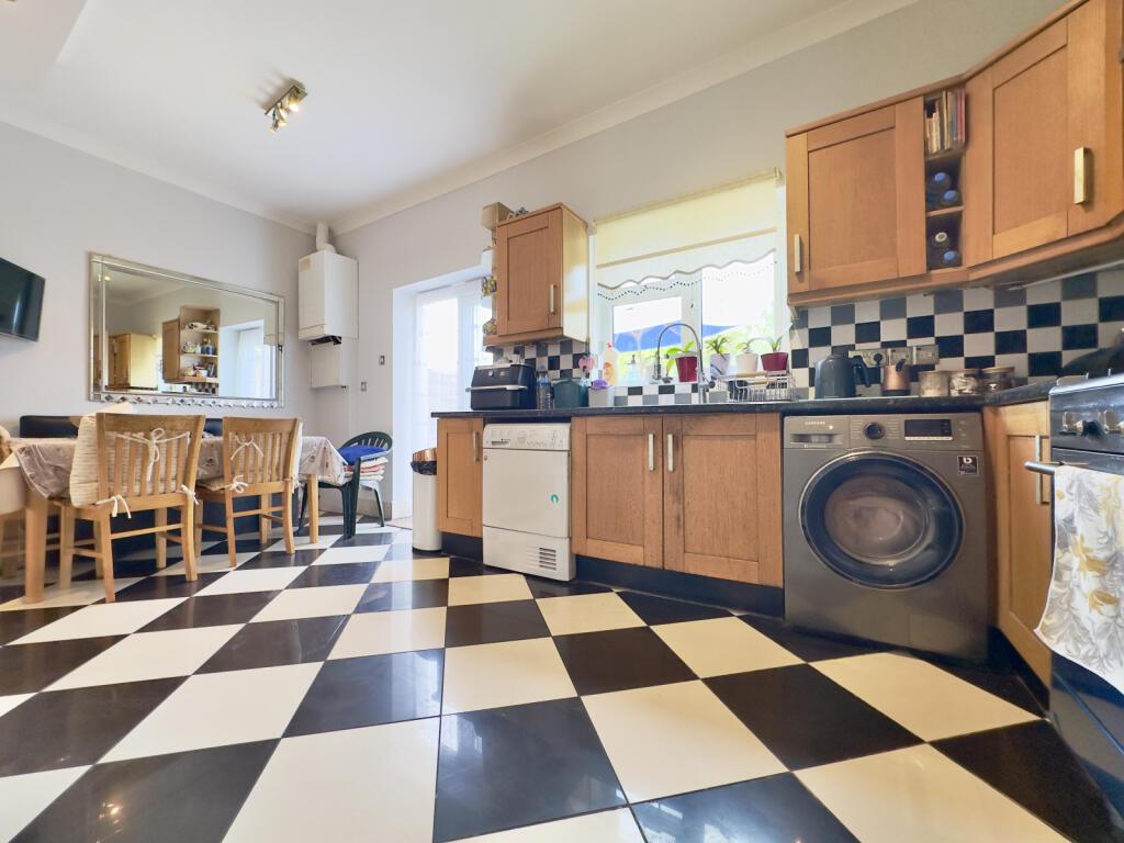 Berkshire Gardens, N13 photo 5