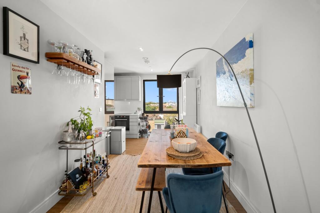 Apartment in London - View 5