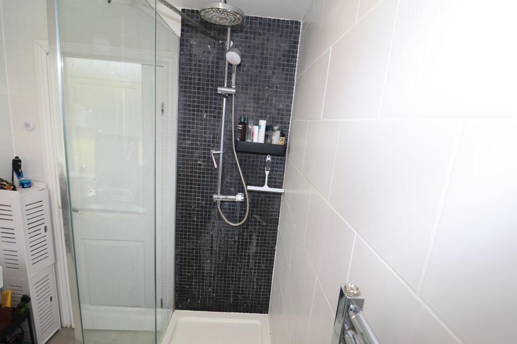 2 bedroom maisonette for rent
