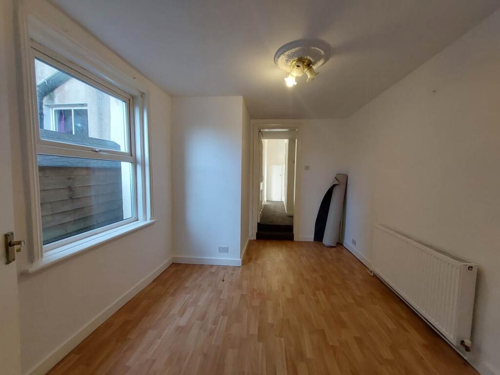 Apartment in Tonbridge - View 3