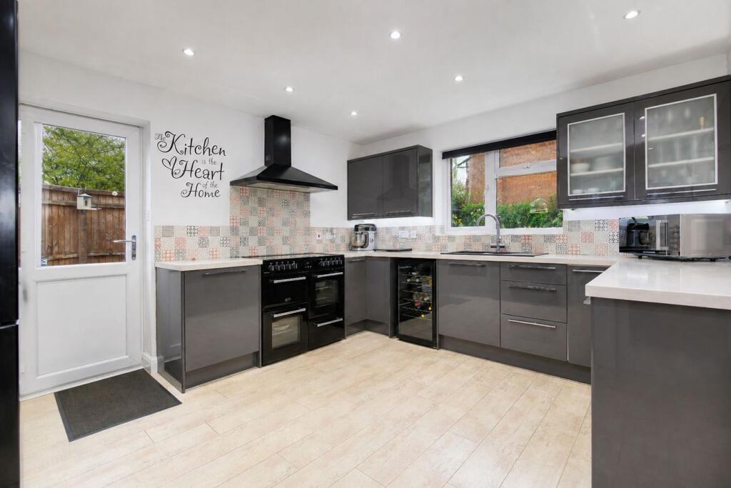Gloucester Road, Sawtry, PE28 photo 3
