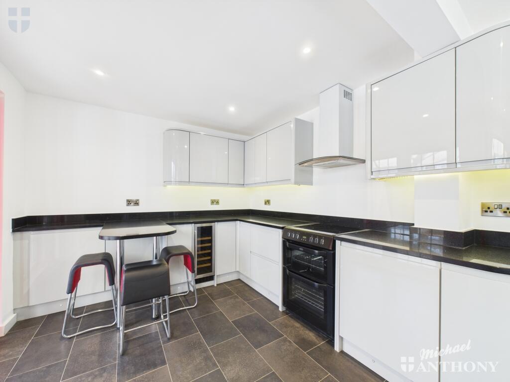 Dean Close, Aylesbury - View 4