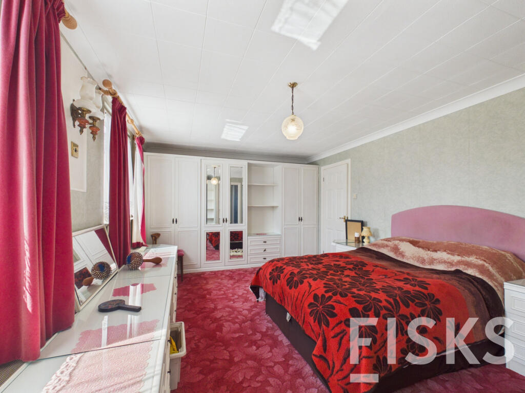 House in Castle Point, Benfleet - View 3