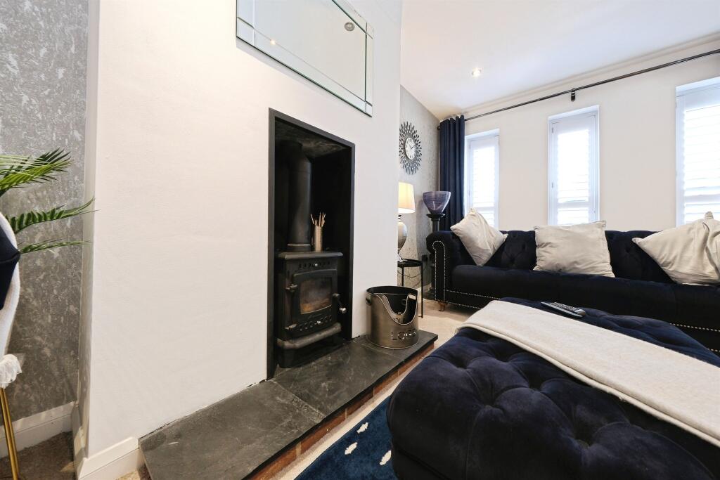 House in Broxtowe, Eastwood - More