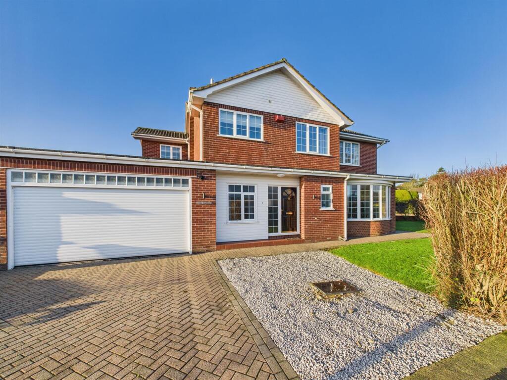 5-bed detached on Poplar Drive, Bridlington, £470,000