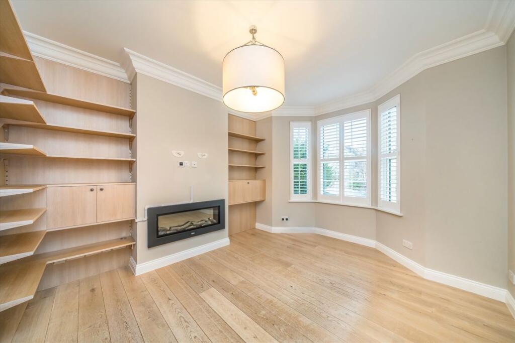 House in London, Cottenham Park, Raynes Park - View 3