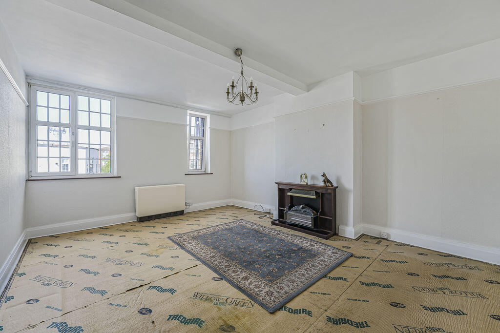 2-bed flat on 96, Sidcup High Street, Sidcup, £220,000