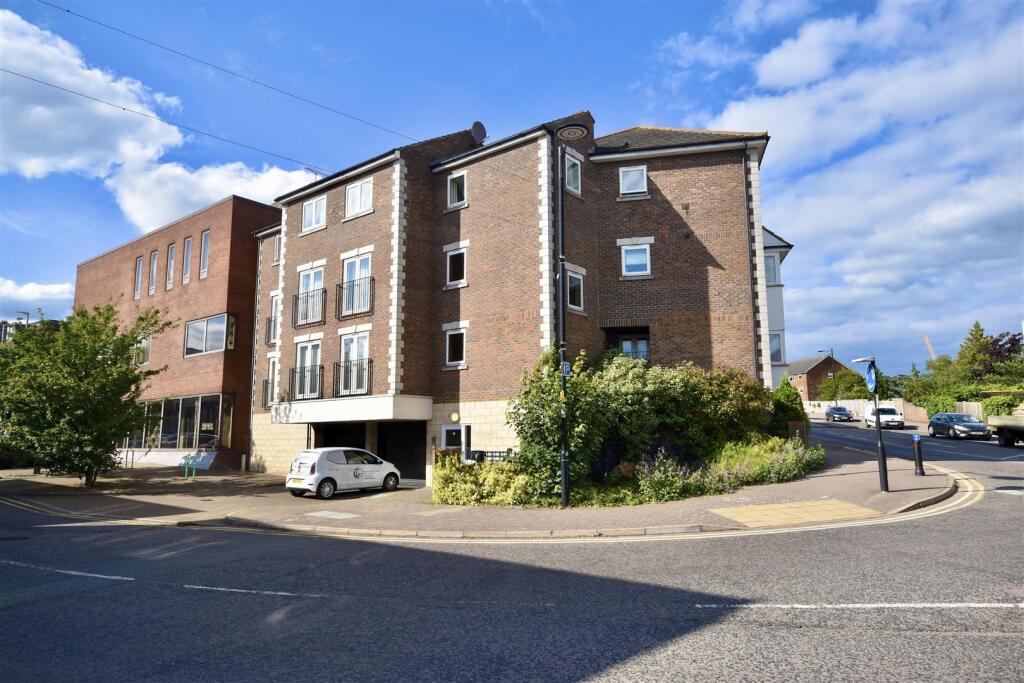 Main image of property: Lake Street, Leighton Buzzard, LU7 1RW