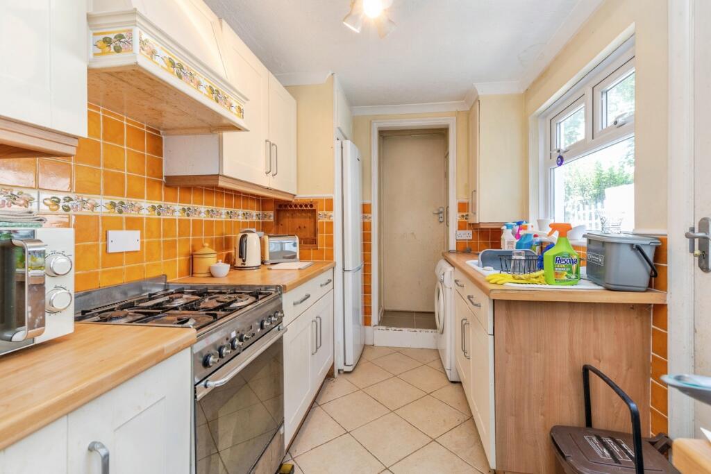 House in Chatham, Medway - More