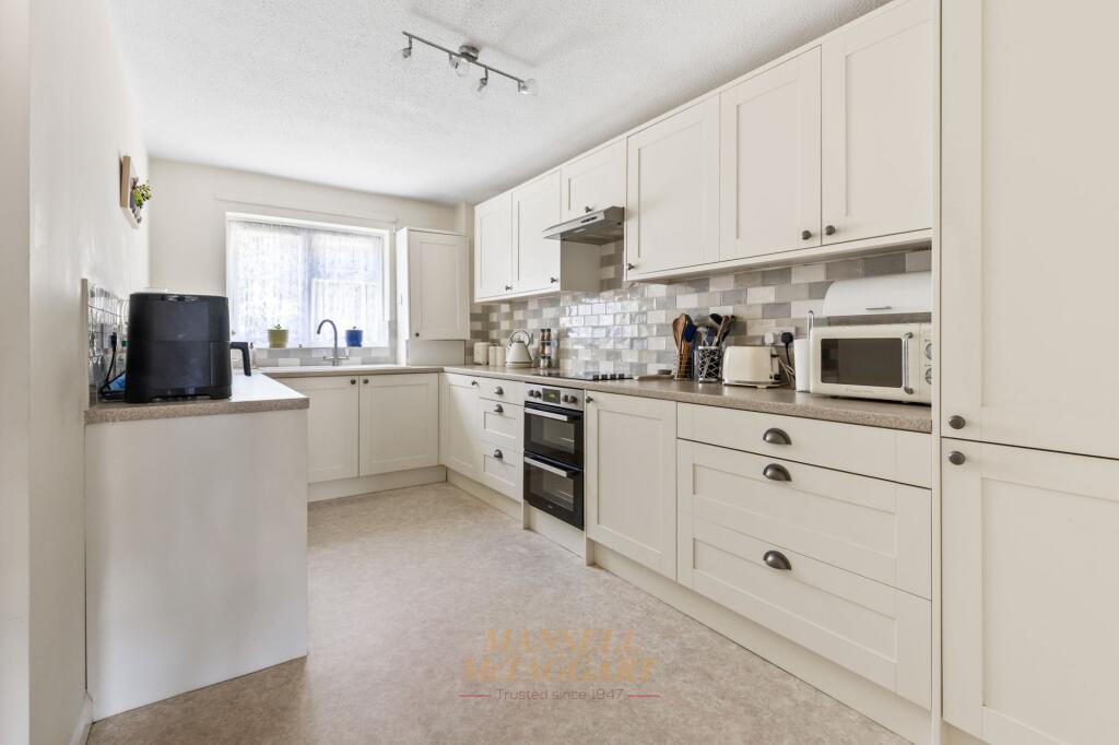 Apartment in Crawley, West Sussex - View 2