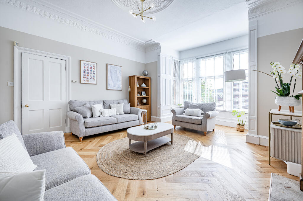House in Glasgow - More