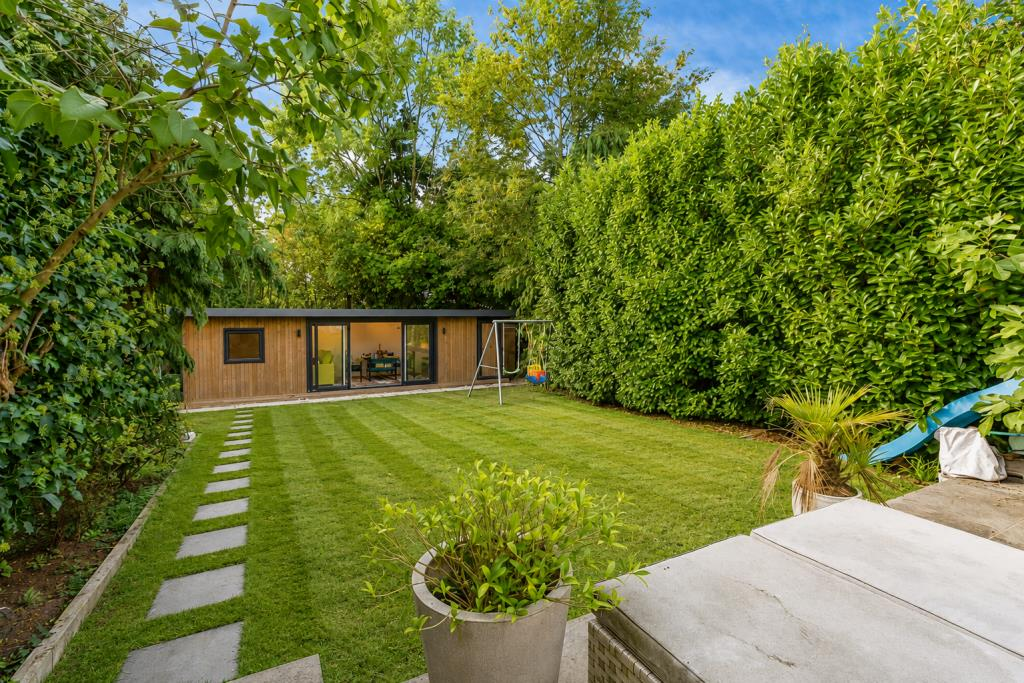 House in London - View 2