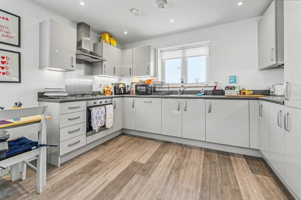 Apartment in Redhill - View 5