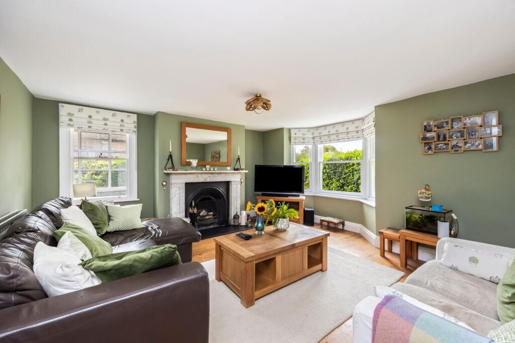 House in Horsham, Lower Beeding - View 2