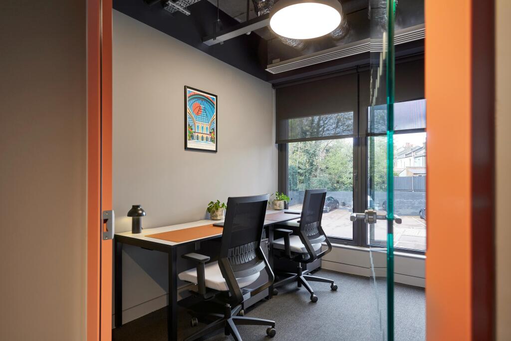 Clockwise_WoodGreen_TwoPersonOffice_2.jpg