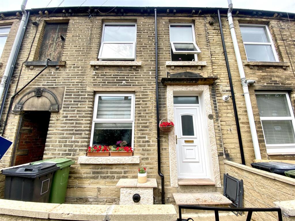 Main image of property: Ravensknowle Road, Huddersfield